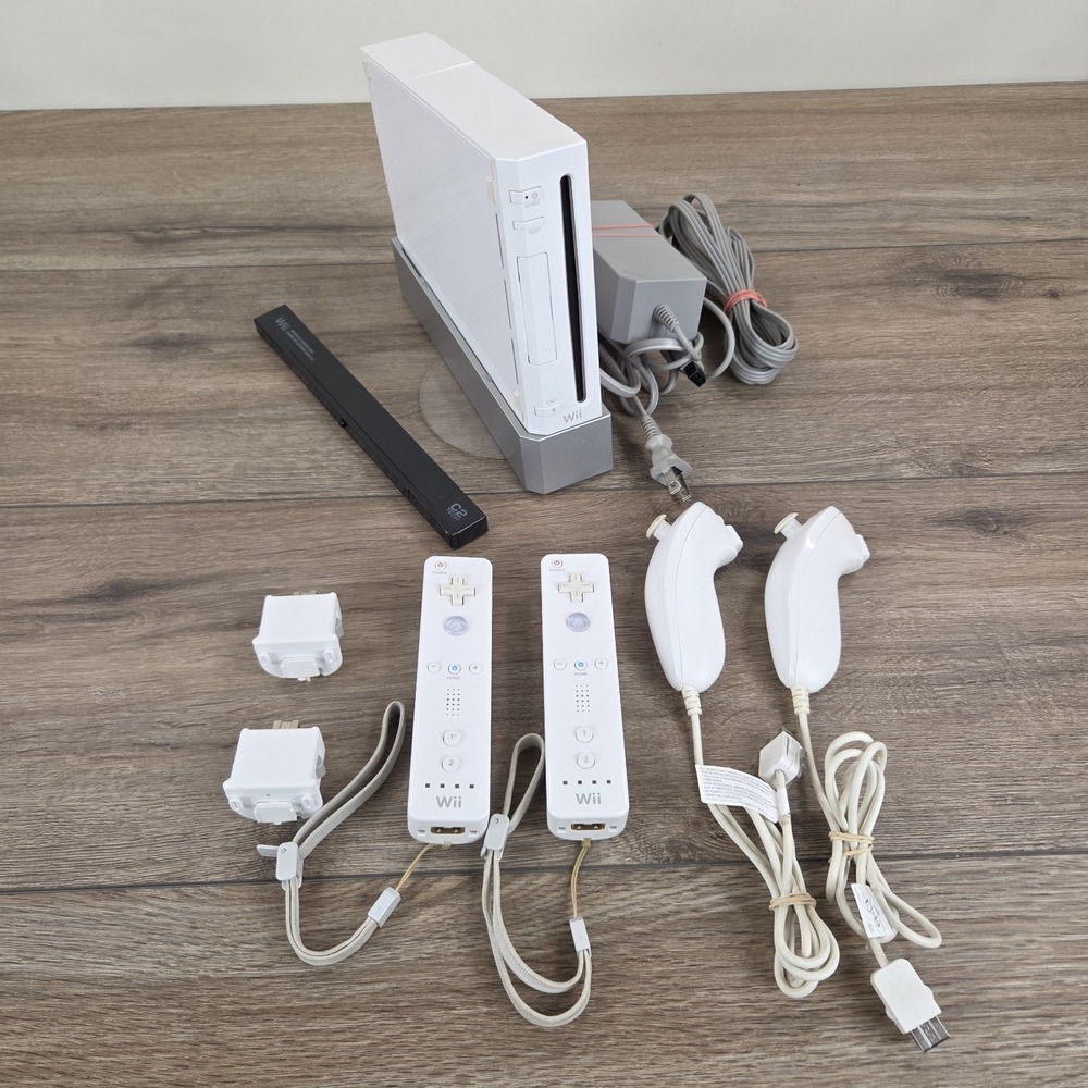Nintendo RVL-001 Wii Console White Bundle Tested w/ 2 Controllers & 2 Nunchuks